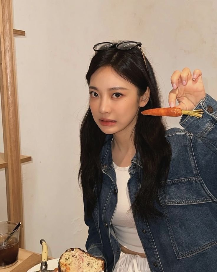 uniNINGNING's tweet photo. @uniHANNNI siang hanni bunny, hari ini libur dulu makan nasdangnya https://t.co/vdH6q95l4p