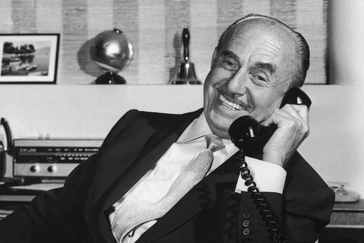mariobianchi18's tweet photo. Il #2agosto 1892 nasceva #JackWarner, co-fondatore e l'ultimo presidente della casa cinematografica Warner Bros., nata nel 1918 su idea sua e dei suoi fratelli Harry, Albert e Sam. Nel 1927 creò l'Academy of Motion Picture Arts and Sciences che dal 1929 conferisce i Premi Oscar. https://t.co/tewRfY5xBL