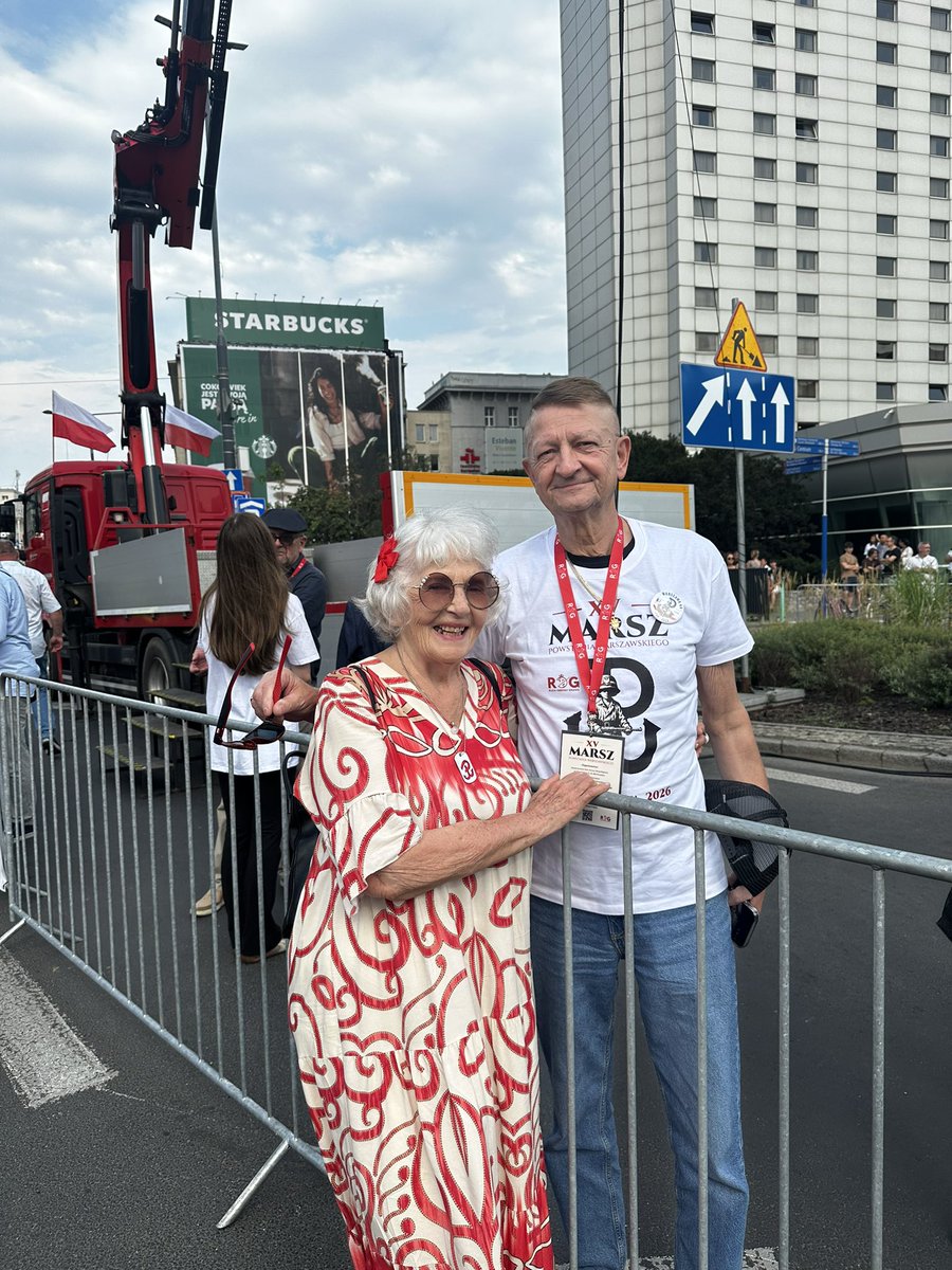 mamalook_pl's tweet photo. Jaki to był piękny dzień! #PW1944
Z: @popcast_tv @Ryszard_Majdzik @KidaOskar @RBakiewicz 😍🇵🇱♥️ https://t.co/tfOaC5LsLr