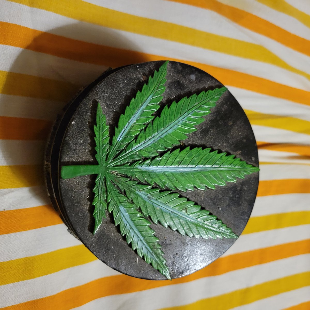 KevinWe75214979's tweet photo. What happens to weed if it  is over 30 , 40 , or even 50 years old or so found in your grandparents basement or somewherez? Would it be good at all,mostly bad or would you get stoned beyond measure from decomposition of age . https://t.co/bmpbZHf6Gq