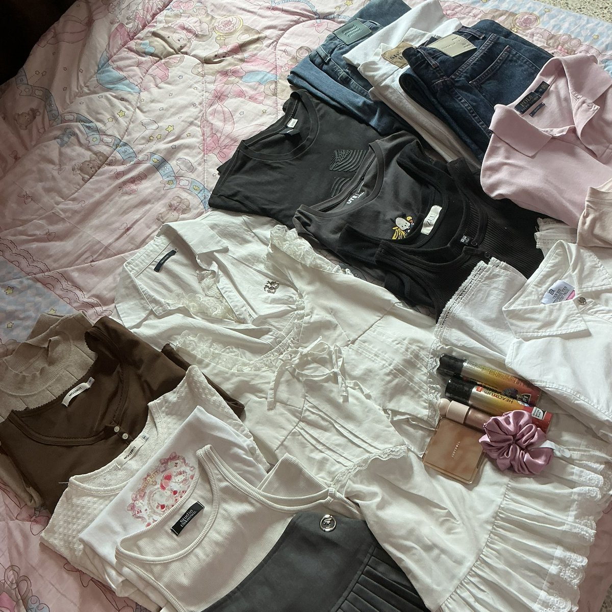 thalen_0's tweet photo. ปล่อยต่อเสื้อผ้า เครื่องสำอาง รองเท้า🎀
 - 𝚜𝚑𝚒𝚙𝚙𝚒𝚗𝚐 1-3 / 50 ตัวถัดไป +5 
( 𝚌𝚏 𝚗𝚘 𝚌𝚌 )🩰
รีปักลด5฿👚

ลงพรุ่งนี้ 03/07 ( 20.00น. )🥿

#ส่งต่อเสื้อผ้า #ส่งต่อเสื้อผ้ามือสอง  #โล๊ะตู้เสื้อผ้า #ส่งต่อเครื่องสำอาง #ส่งต่อรองเท้าวิ่งadidas #ส่งต่อjudydoll #mon2sun https://t.co/RBRa9gZwo0