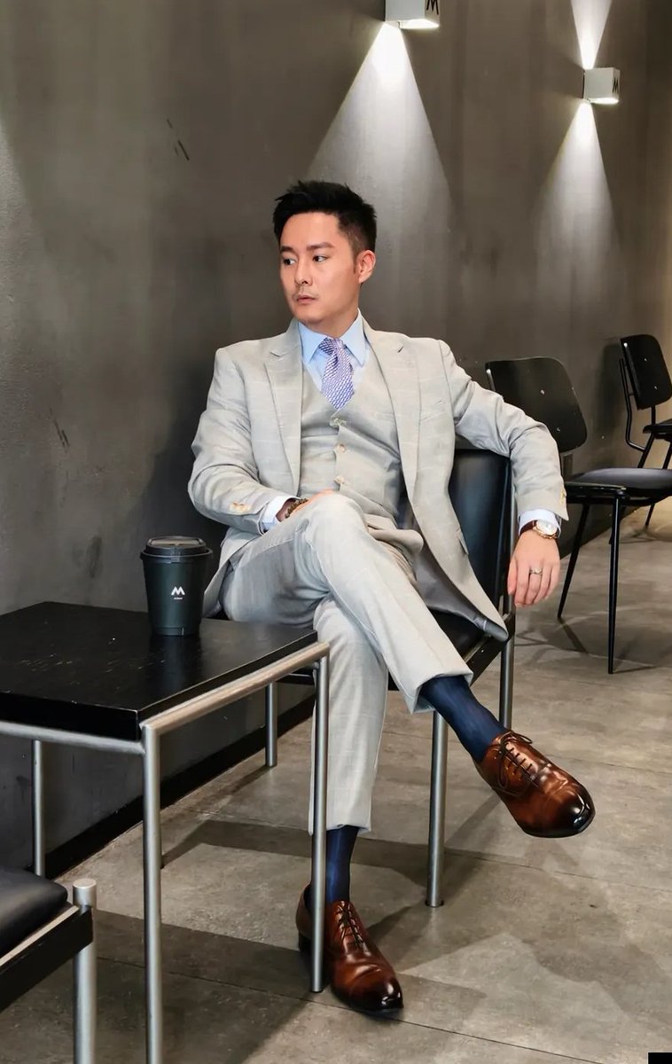 lovesalarymen's tweet photo. Something so noble about a man in a suit
#dom #sub #asiandom #chinesedom #chinesesub #asiansub #japanesedom #japanesesub #menatplay https://t.co/vwE3Fb2XN3
