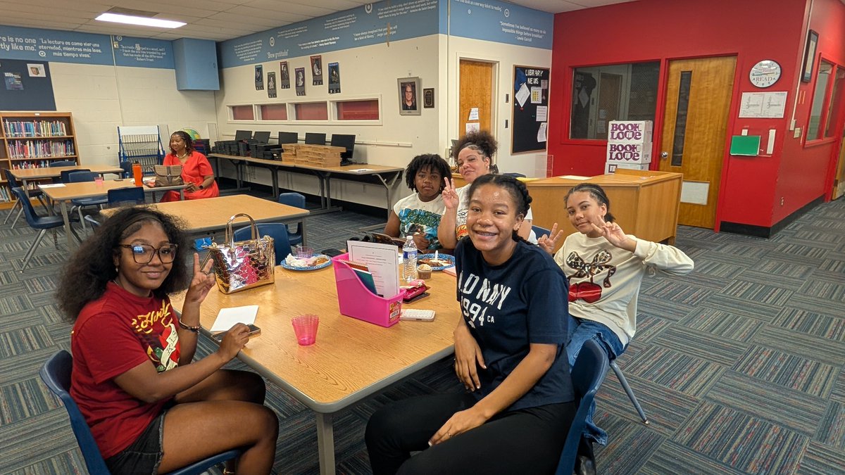 DrPenK's tweet photo. Did you know mentorship matters? D3 (Dedicated Drs of Distinction) came together to intentionally build relationships w/ young girls, because we know that success is strengthened when students feel seen, and supported. Working to create a pathway for long-term success. #Mentors https://t.co/t1qE94Rv1A