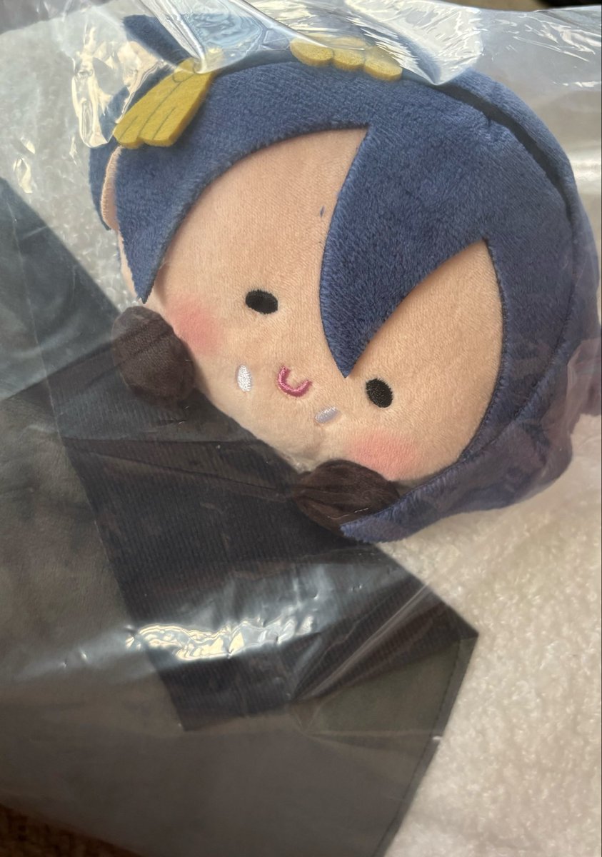 _roan01_'s tweet photo. 昨日寄った時は残り25回で「ふむふむ、ちょっとさすがに手が出ないか……」と帰宅したけど、今日寄ったら7回に減っていて気づいたら「全部下さい」してましたね……
お弁当つけてどこいくの🥺✨ https://t.co/RdkK26QA1F