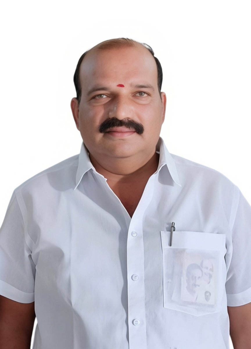 draramadoss's tweet photo. உழவர் பேரியக்கம் அமுல்ராஜ் மறைவுக்கு இரங்கல்.

கிருஷ்ணகிரி மாவட்டம், காவேரிப்பட்டினம் ஒன்றியத்தைச் சேர்ந்த தமிழ்நாடு உழவர் பேரியக்கத்தின் கிருஷ்ணகிரி மத்திய மாவட்ட செயலாளர் அமுல்ராஜ் உடல்நலக் குறைவால் காலமானார் என்ற செய்தியறிந்து அதிர்ச்சியும், வேதனையும் அடைந்தேன்.

இளம் வயதிலேயே பாட்டாளி மக்கள் கட்சியில் தம்மை இணைத்துக்  கொண்ட அமுல்ராஜ், கட்சி சார்பில் நடத்தப்பட்ட அனைத்து போராட்டங்களிலும் பங்கேற்றவர். பல முறை சிறை சென்றவர்.  அரசியலில் உயர்ந்த பொறுப்புகளுக்கு வர வேண்டிய அவர், இளம் வயதிலேயே உயிரிழந்ததைத் தாங்கிக் கொள்ள முடியவில்லை.

அமல்ராஜ் அவர்களை இழந்து வாடும் குடும்பத்தினர், நண்பர்கள், உழவர் பேரியக்கத்தினர் உள்ளிட்ட அனைவருக்கும் எனது ஆழ்ந்த இரங்கலையும்,  அனுதாபங்களையும்  தெரிவித்துக் கொள்கிறேன்.