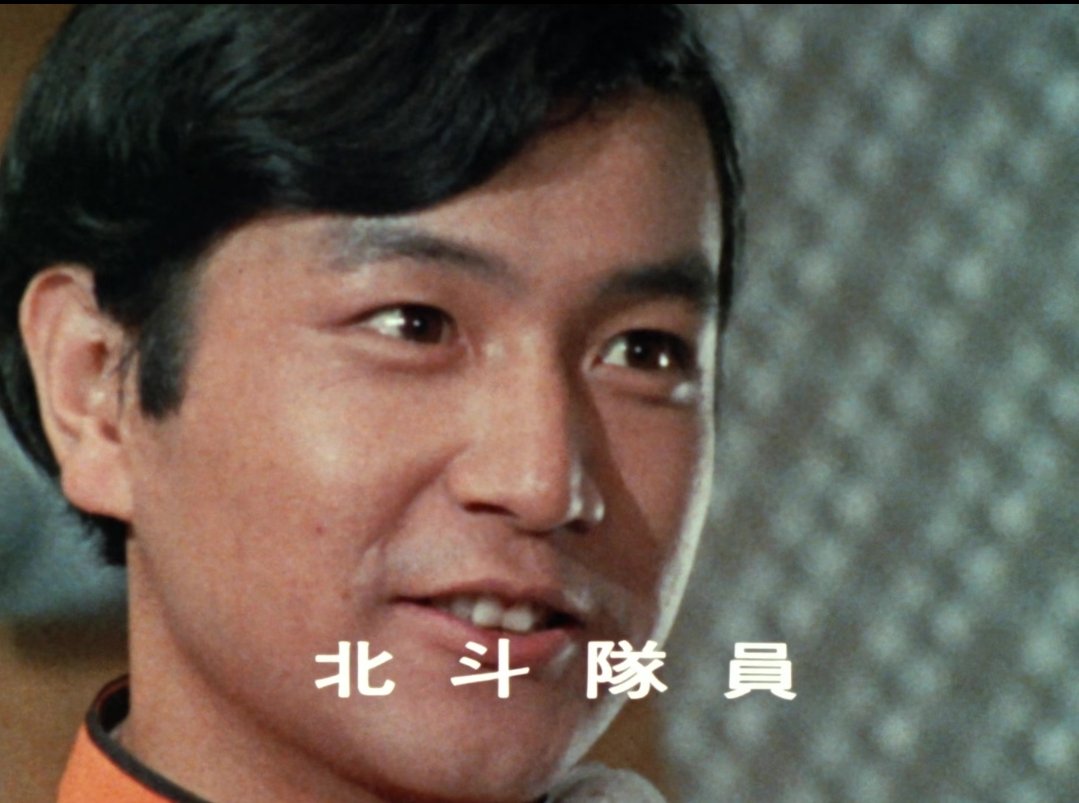 yli636637's tweet photo. @qjbJaTPk8u26S0a 中国には流行りの言葉があります。「俺たちは昔、十里八郷で有名なイケメン青年だった」。年配の方々が若き日の自分のかっこよさを語る際によく使われます。 https://t.co/Q1xgipJtg8