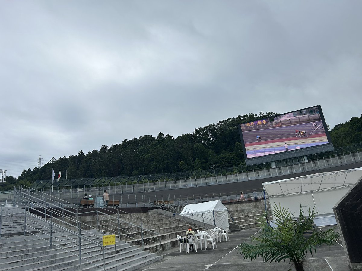 yu_ak69's tweet photo. いわき平なう！！
まずは7レースの高木竜司選手‼️
10レース松岡貴久選手‼️
12レース松岡辰泰選手‼️の応援📣‼️ https://t.co/mQoCUH4wbF
