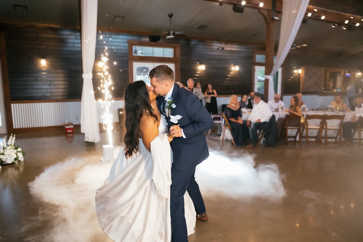 covenantpicture's tweet photo. To love is to choose each other every day, even in the little moments. Here's to forever with your best friend.

#HoustonWeddings #AustinBrides #SanAntonioLove #covenantpictures https://t.co/2I8Xzt50nJ