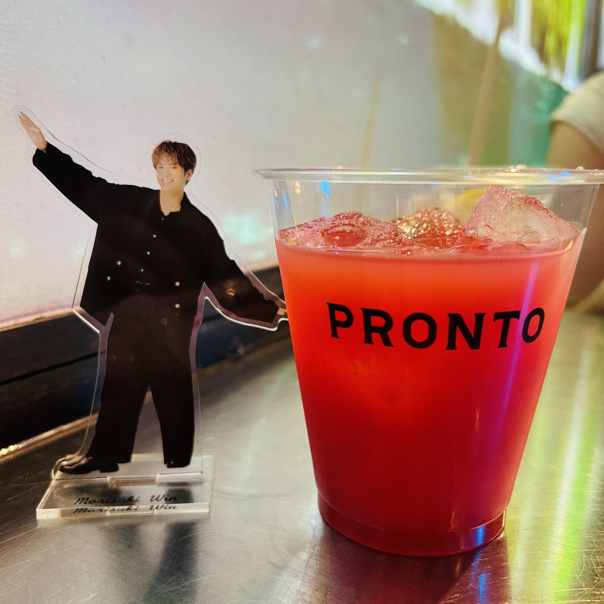 win_ncrew_s's tweet photo. スイカジュースでブレイクタイムです🍹
#おでかけちびウィンくん https://t.co/oPSkLe3VqJ
