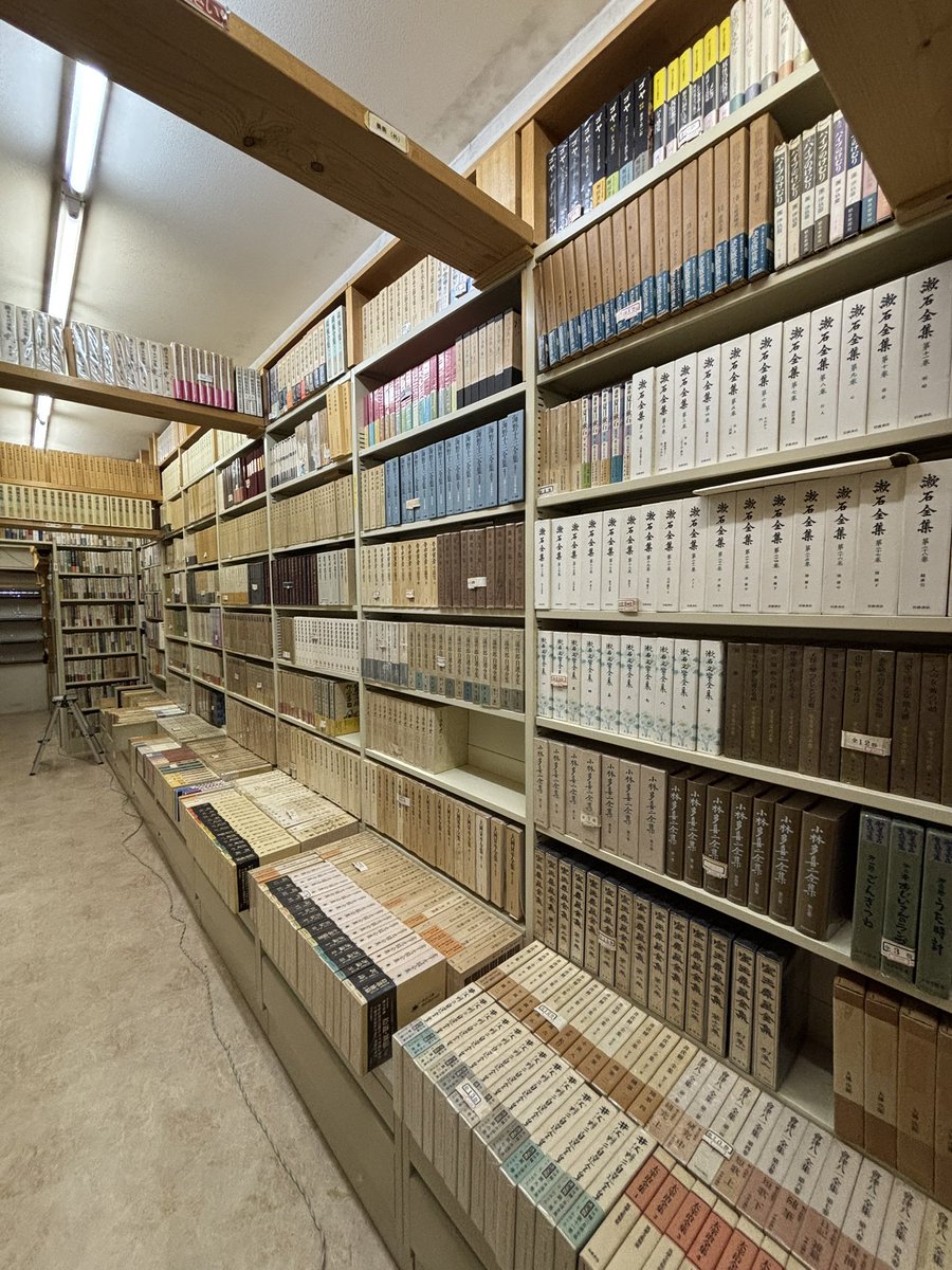 chiyonosuke_'s tweet photo. 〈本のご紹介〉

岩波文庫多数揃えております。

澁澤龍彦、全集なども揃えております。

閉店セールはいよいよ来週日曜日からです。

皆さまのご来店お待ちしております︎☺︎

#千代の介書店 https://t.co/qD98w8qs9d