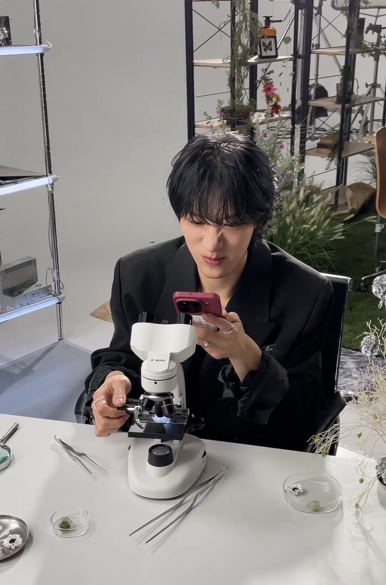 PPTT_1001's tweet photo. Cutie Tennie 🐱🔍🔬
น้องเตนล์น่ารักมากกก

#TEN_ถ้าไม่คิดอย่าทำให้คิด https://t.co/oLhk461f3S