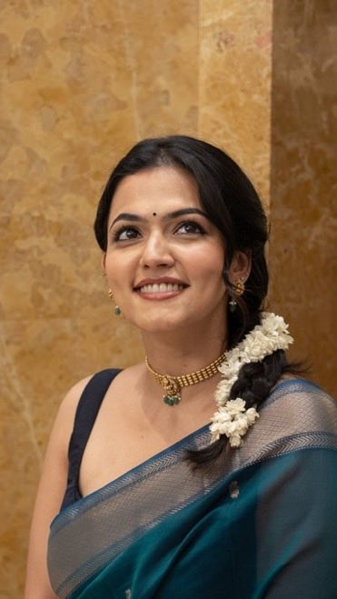Glamreel's tweet photo. The gorgeous Aparna Das looks like an absolute dream in a beautiful outfit at the grand press meet of #VadhandhiSeason2! ✨💚
#Aparna #AparnaDas https://t.co/d97kXvzQhx