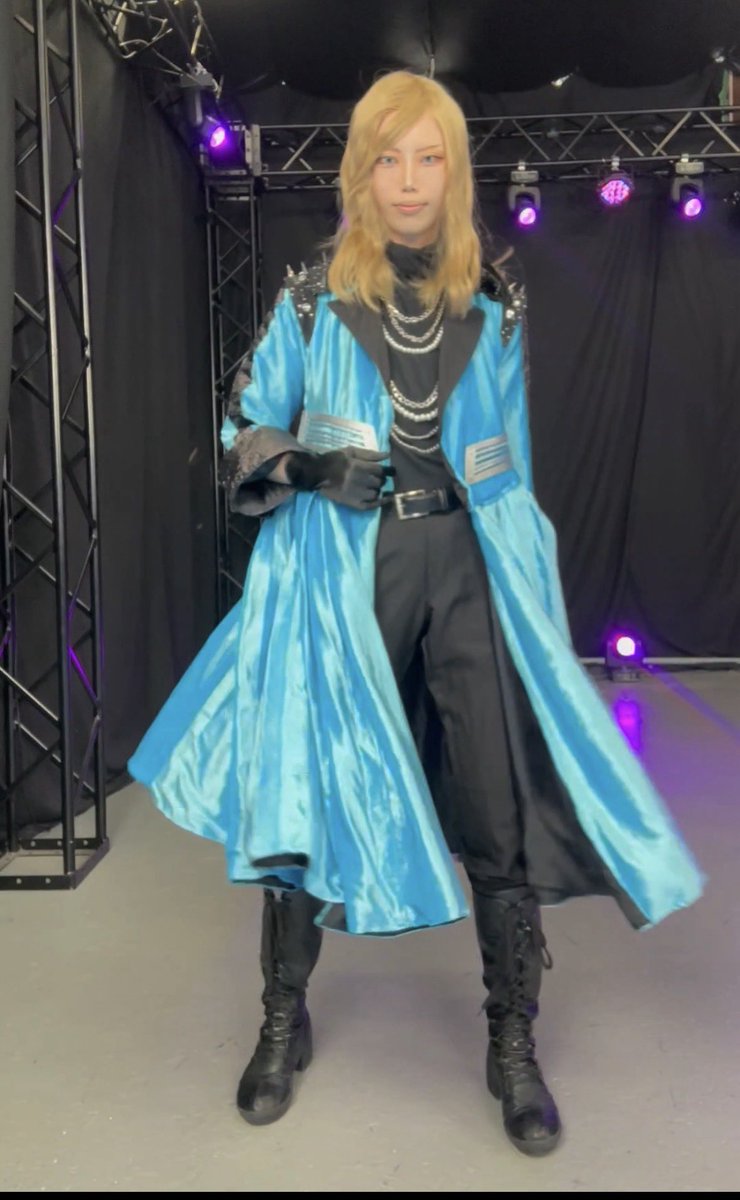 ren0x0u's tweet photo. 改めて。昨日はひっっっさびさに動画撮影でカミュでした💎✨またやれたらなーと思ってはいたけど、実現するとは！衣装はるかさんが作ってくれました！ターンした時の裾のヒラみやばい！！まじですごい！！マイクは隼人さんが作ってくれました！メンバーに感謝してもしきれない😭🩵本当にありがとう！！ https://t.co/QYpdorbPHg
