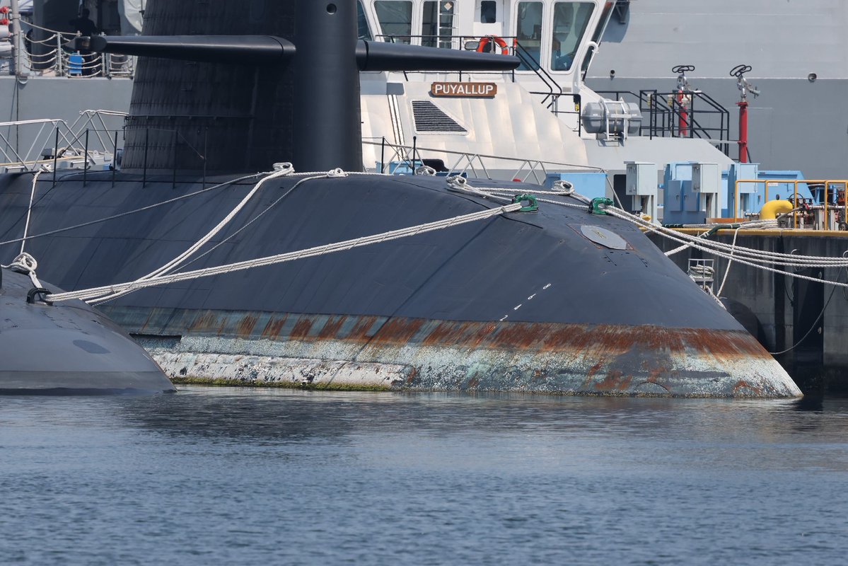 一回り大きな潜水艦がいると思ったら去年退役した艦だった(軍港巡りの