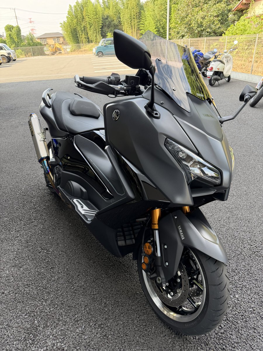 Magnum2023's tweet photo. スクリーンをミドルタイプに交換し、タナックスのスマートライドモニター付けました😆
マジ便利😆
だけど伏せたらヘルメットに当たります😅
#TMAX560
#TANAX https://t.co/TTnBENvx9T