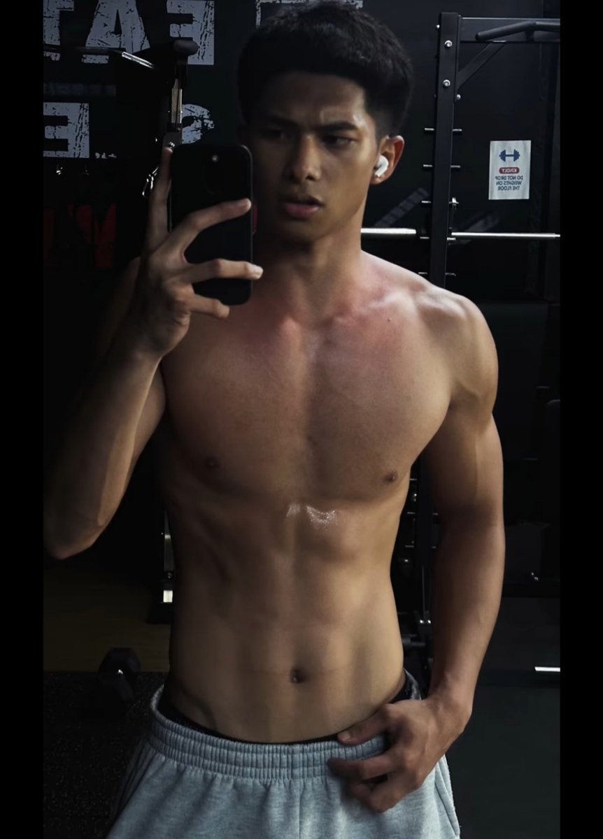 PCaster_'s tweet photo. Paul, isang sipsip lang please. https://t.co/ZQJgm2eV31