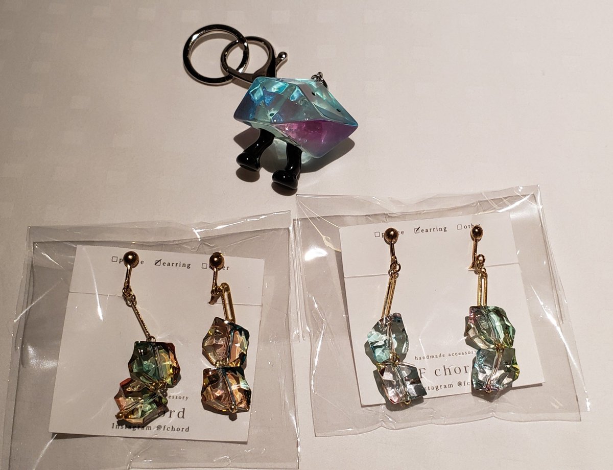 Ctseven3's tweet photo. 先日買い物していて、ふと何か気になって足を止めた…
kakuちゃん？！

店員さんにショーケースから出してもらった✨
もひとつ色違いも✨ https://t.co/NirMBtInqj