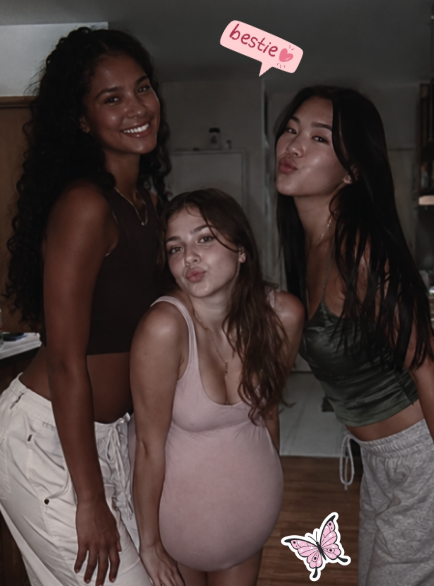 CarasBelly's tweet photo. Out with some friends!! https://t.co/M6ytIaPMYM <3 #pregnant #partytime https://t.co/vAsw0gXCLR