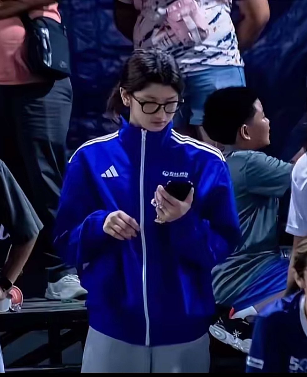 d0veva's tweet photo. audray read a comment earlier saying, “mas pogi ka pa sa mga ships mo,” then immediately burst out laughing. lmao but lowkey... they weren't lying.😝

audray june, sooo poganda. 🫶

#audraybiongcog https://t.co/ODYAW4gMBu