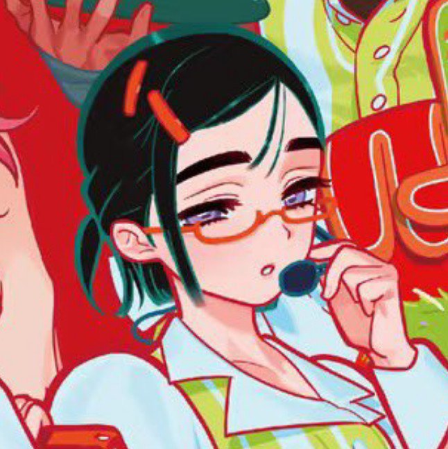 idollsua's tweet photo. siempre se ve tan linda con lentes... https://t.co/RiCL0JtWZ7