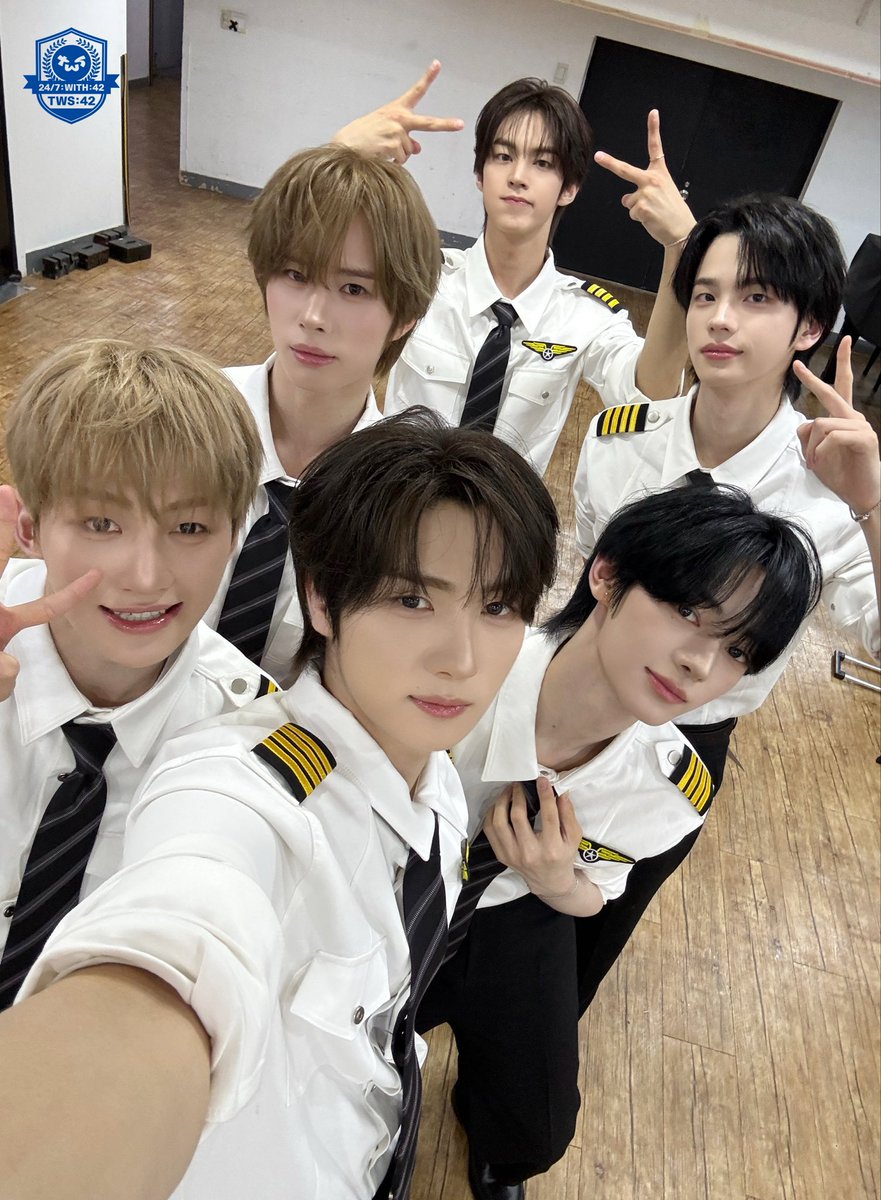 xeoxeum's tweet photo. 진짜로 이날 지훈절 해야한다니까 .ᐟ.ᐟ.ᐟ.ᐟ https://t.co/7Qn0c0UyQE