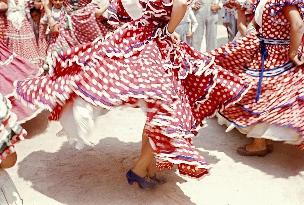 eyeonaxis's tweet photo. Colorful Spain, 1950s, by Inge Morath https://t.co/rfXd85UcFi