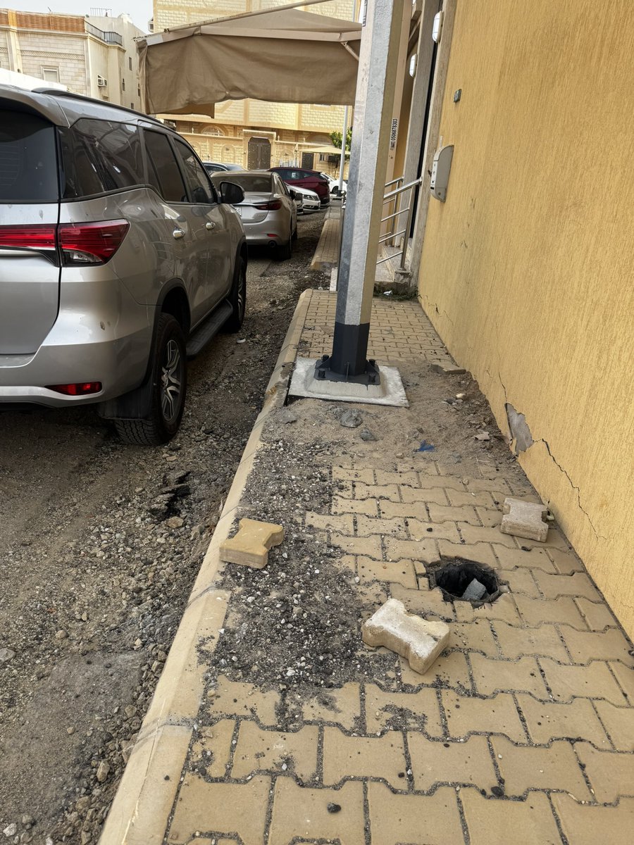 abuhrba's tweet photo. الم��اناة لا تنتهي مع شركات تاتي وتحفر وتترك المكان بأسواء حالته. 

رغم تقديمي بلاغين ولكن دون جدوى 
@Momah_SA 
@JeddahAmanah 
@balady_gov 

هل لديكم حل لعبث الشركات؟ https://t.co/1lid94ookF