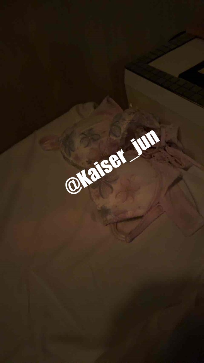 Kaiser_jun's tweet photo. スーツ姿のOLさんと。お膝の上に乗せて、お尻をペンペン、まずは平手でスぺンキング！ 叩かれたら濡らしてしまういけない子だったので、四つん這いでショーツを脱がして鞭とパドルでさらにお仕置きしました。い���子になれたかな？ 悪い子になったらまたお仕置きしますからね💥 https://t.co/1SxXnPIzQa