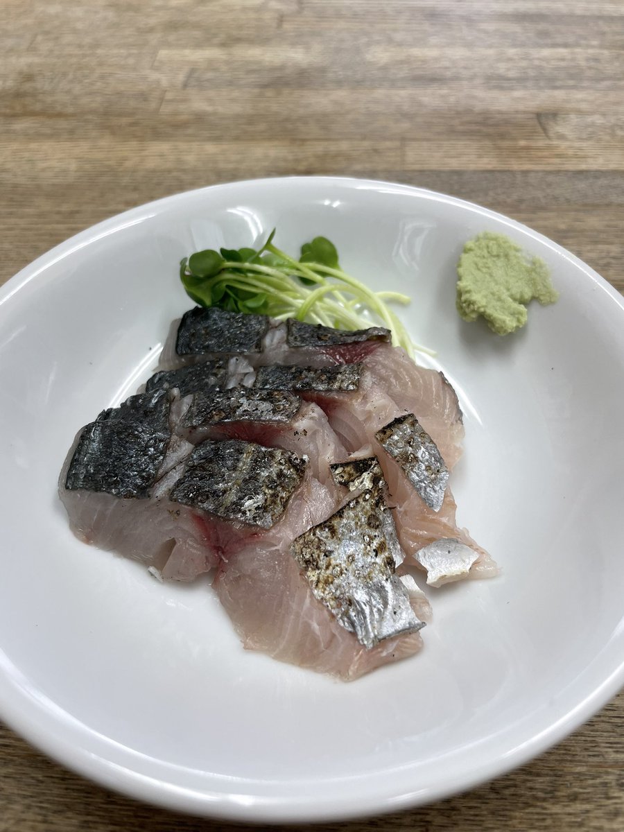 kane_show261's tweet photo. 本日のオススメです。
日曜日のかね将はただいま絶賛営業中です！
本日も日曜日限定、低温調理の肉刺あります！！
ぜひお召し上がり下さいませ😊
#かね将　#大衆酒場　#五反田グルメ　#昭和レトロ　#居酒屋 https://t.co/8YxaBNrX7n