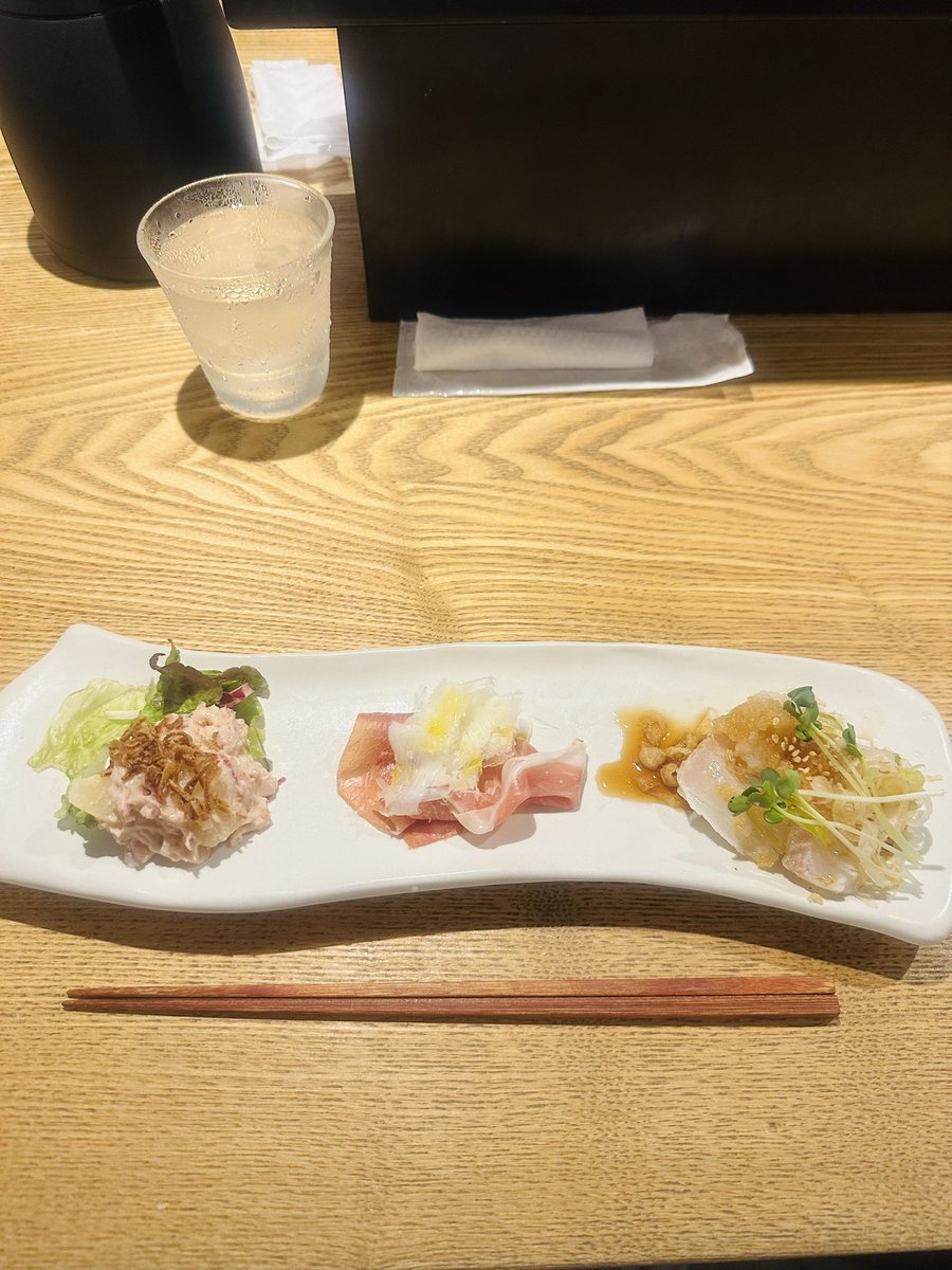 fururu999's tweet photo. スパイダーマンとモアナの間に東京ミッドタウン内の天麩羅さんでランチ🍤おゆちゃんから貰ったメンダコさんを添えて🐙 https://t.co/Je9WaCmVJy