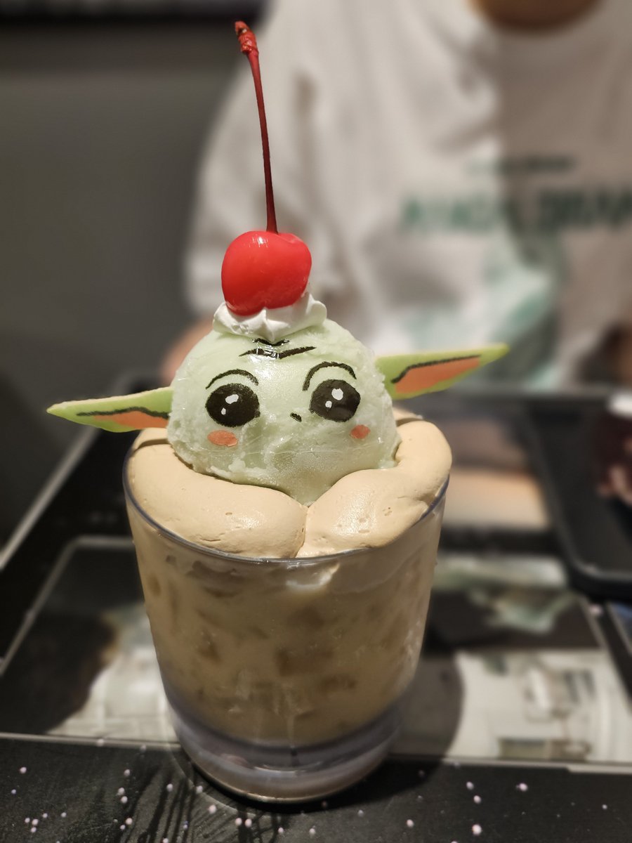 DAL1024DAL's tweet photo. スターウォーズカフェで豪遊してきた😂 https://t.co/YFKAF8k7Dd