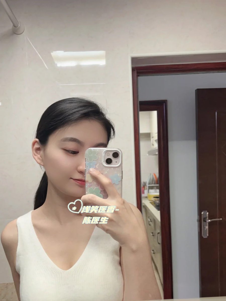 Eng2ineer's tweet photo. 晚上兑现承诺，这件上身比想象中还好看～ 软糯又顺滑，连我自己都喜欢上了这种感觉不信你可以来摸摸手感~ https://t.co/eQDCoXUbWd