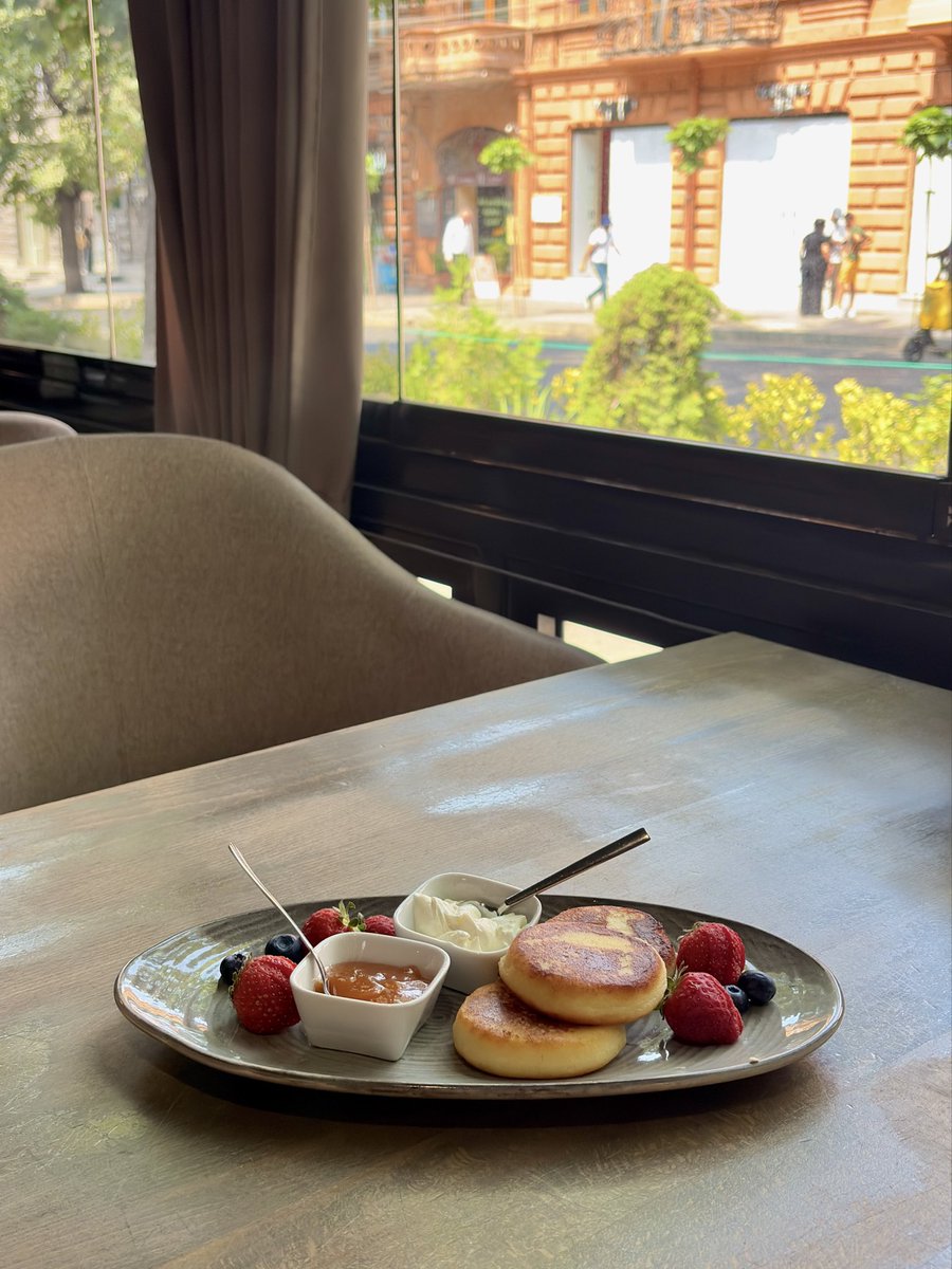 sarinkgg's tweet photo. Morning at the coffeeshop ✨ https://t.co/S4x7k9sOiM