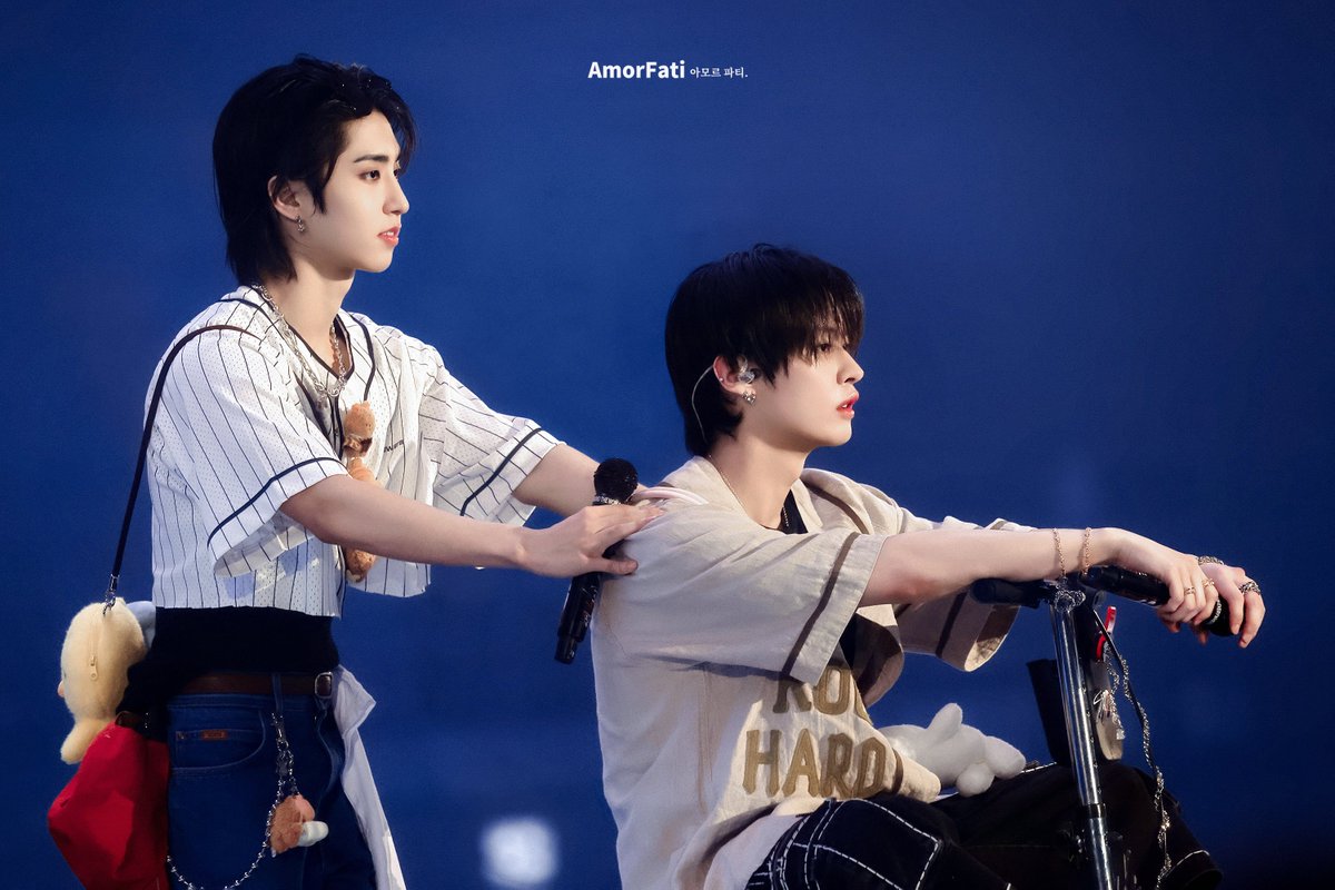 AmorFati_9800's tweet photo. 260802 Run it Seoul

#리노 #LeeKnow #한 #HAN
#StrayKids #스트레이키즈 https://t.co/P7jULpvjKu