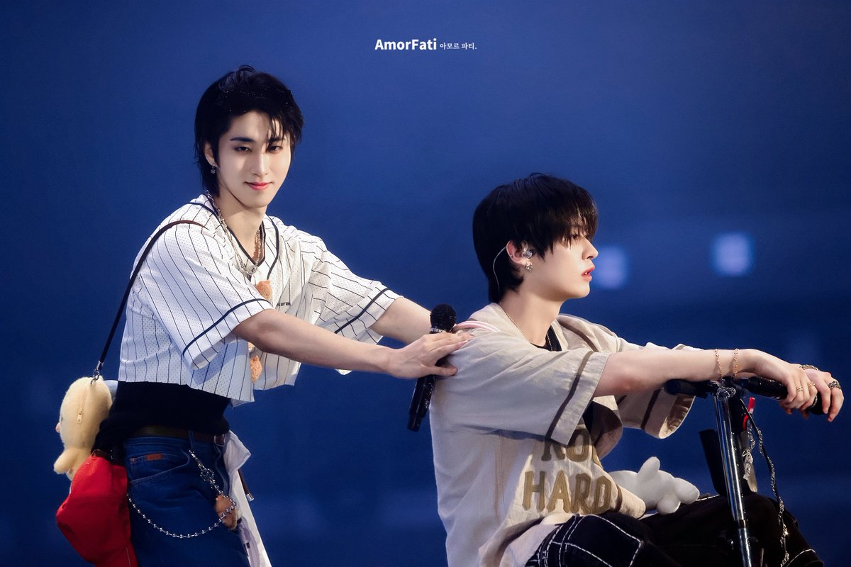 AmorFati_9800's tweet photo. 260802 Run it Seoul

#리노 #LeeKnow #한 #HAN
#StrayKids #스트레이키즈 https://t.co/P7jULpvjKu