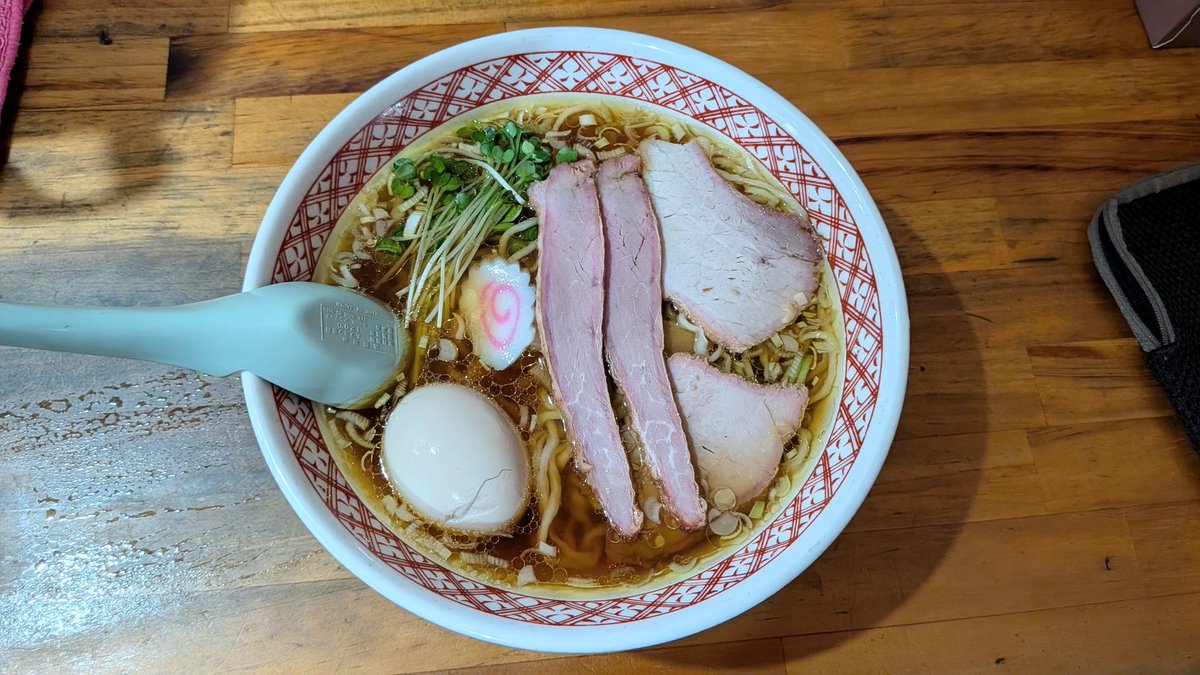 MeeranTakuo's tweet photo. 那須塩原市@とらや分店✴️中華そば🍜チャーシュー丼🍚🥩どんより☁️蒸し暑い朝☁️シャッター2番手訪問🚙鶏の旨味溢れるスープは、今日も🐴🐴👌手打ち麺も良い感じ👌チャー丼で腹パン🎵お心遣いありがとうございます🙇今日も、ごちそうさまでした😌🖐️ https://t.co/AjmpTAr3z3