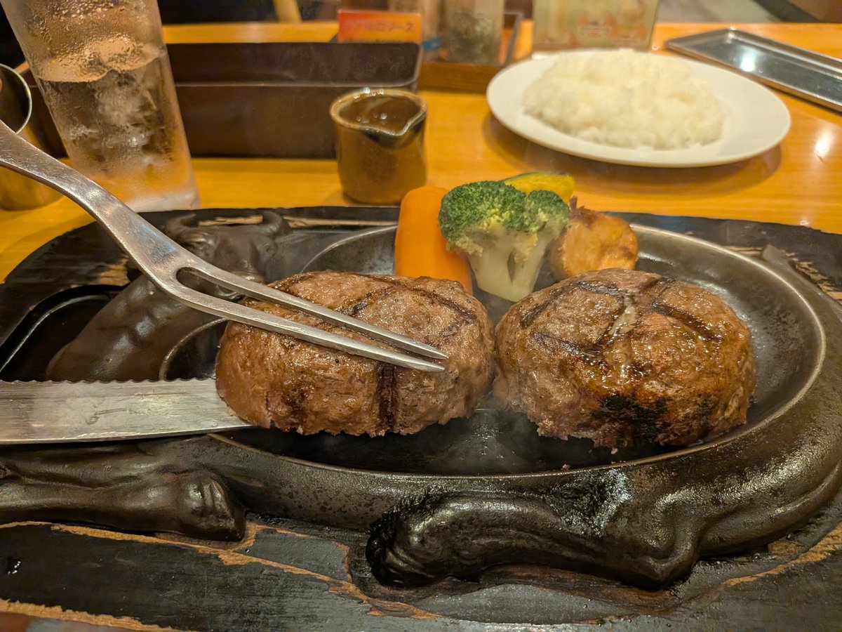 3C_DPT's tweet photo. 沼津でさわやかのげんこつハンバーグを食べたよ。帰る。

……どうやって帰る？ 帰る。

箱根越えするのも久し振り気味でそこは少し楽しみ。 https://t.co/XQFUrfDypL