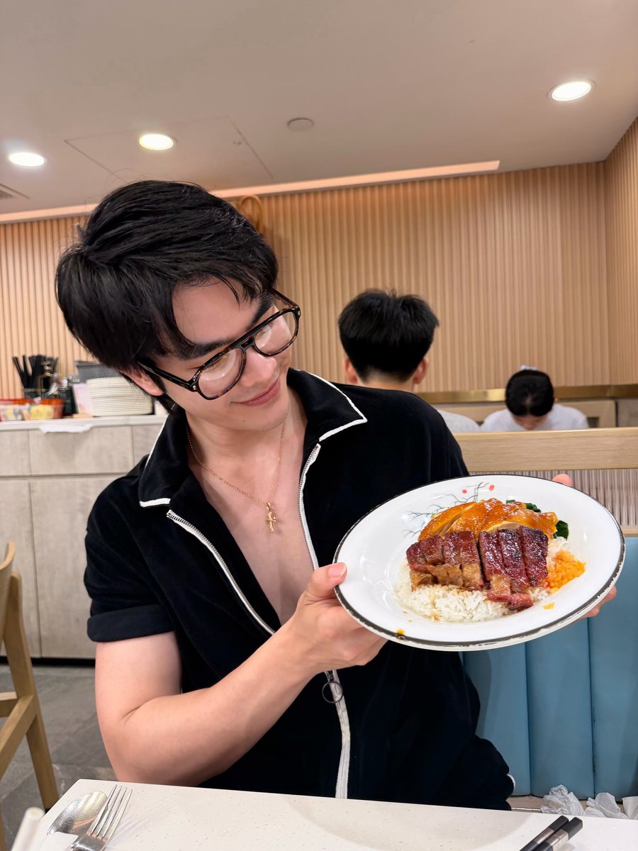 lipiicez's tweet photo. แล้วมู๋มายง่ะ 🤟🏻🫪

#MilePhakphum https://t.co/ejJVgpReMk