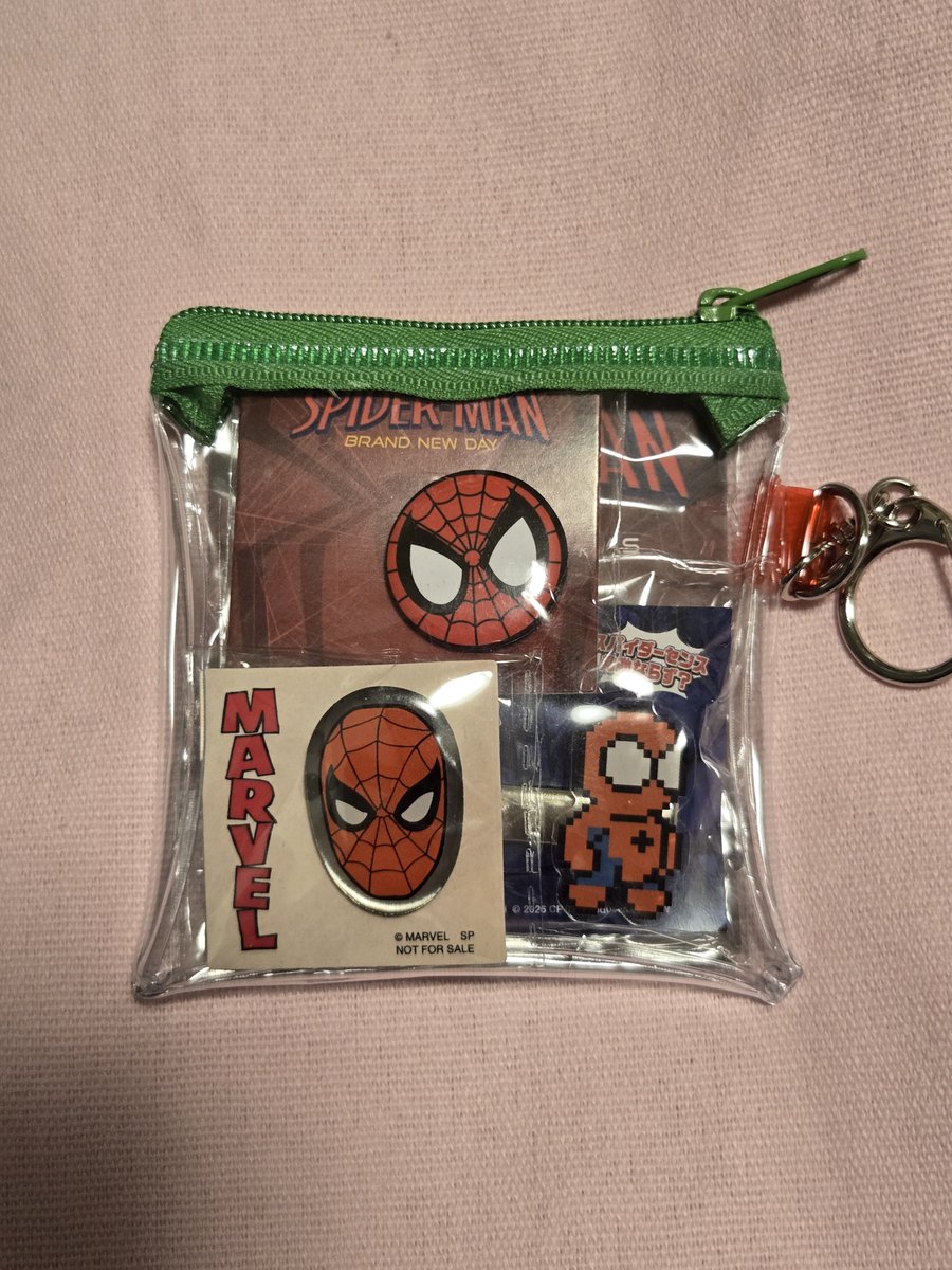 ch0c8la25's tweet photo. わたしもこのポーチ買ったけど、とてもよくてオススメです。
もらった小さいノベルティをまとめて入れて詰め込みスパイディー…たまってるステッカーとか入れてもよさそうだから買い���したい。 https://t.co/IRq8vvr0tR