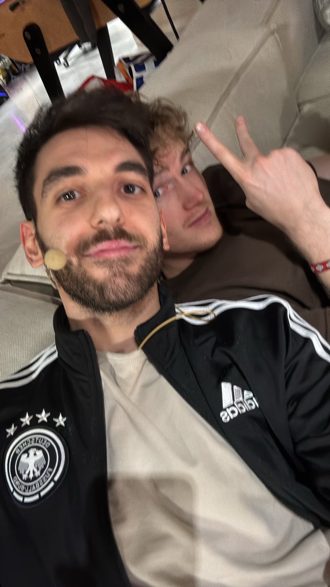 Nisqy's tweet photo. Besoin dun adc @JoblifeEsport 100 000 dollars gta jte le vend https://t.co/X0fM3Ny3uG
