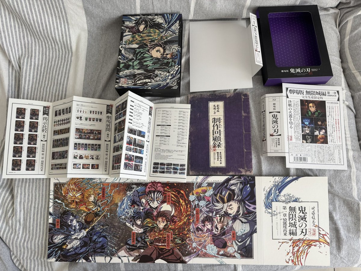 Hirakinuki's tweet photo. Apres plus d’un an d’attente avec la précommande, le coffret Limité du dernier film de Kimetsu no yaiba est enfin sorti au Japon et je l’ai reçu ce week-end ! https://t.co/UIVq5UBHUp