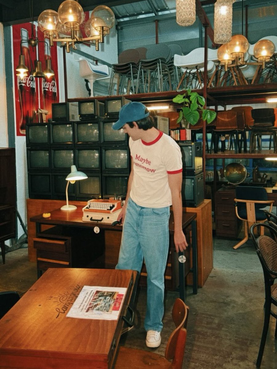 geonxinary's tweet photo. well, for me personally, the looks are very freddie mercury-coded, AND YES I LOVE IT SO MUCH MY DARLING 😘🤌🏻 https://t.co/KeqXec7Bqf