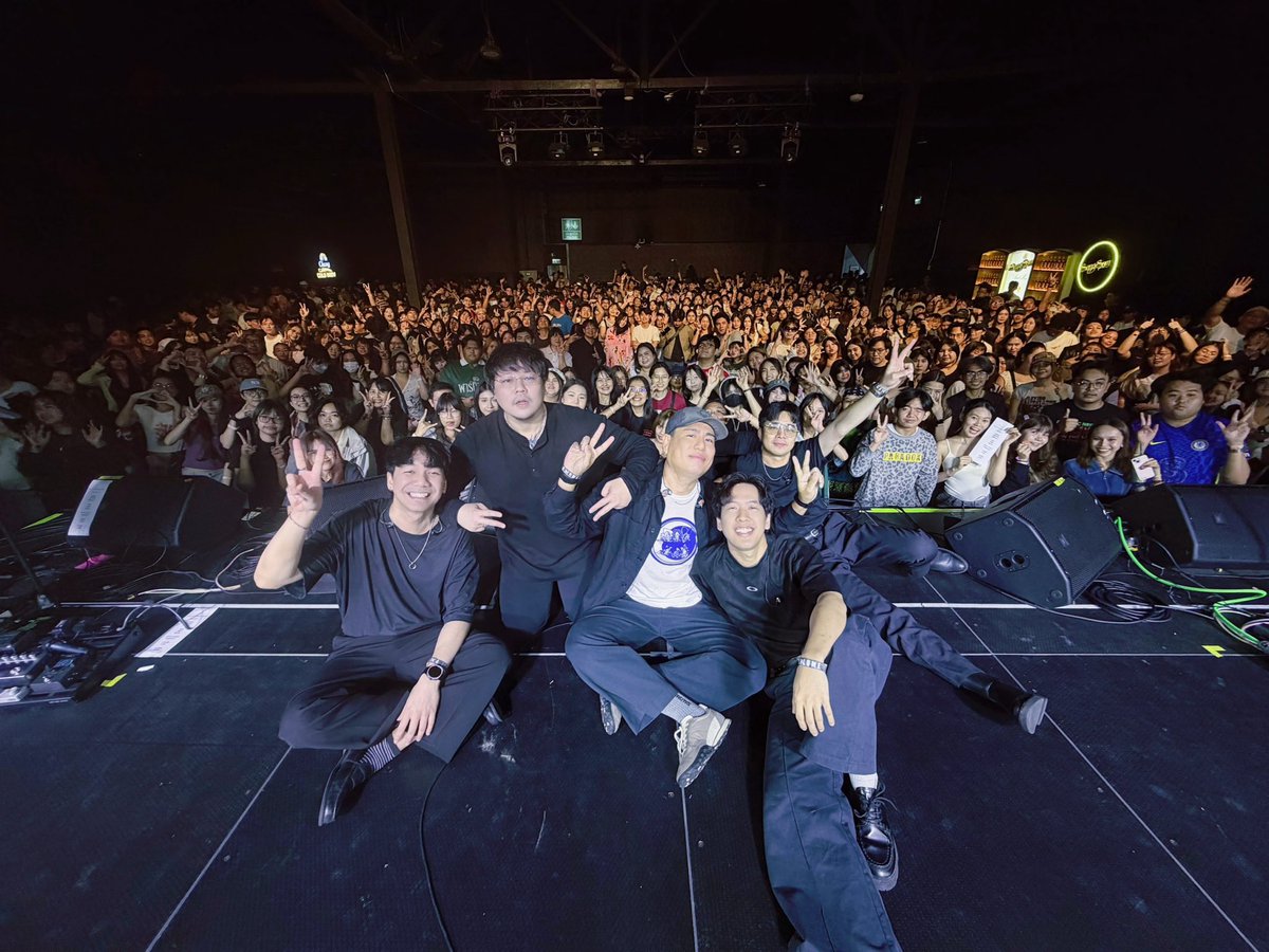 ENL_band's tweet photo. ขอบคุณทีมผู้จัดงาน Volume Phase 7 VOL.74 ที่ให้เราพวกเรามาเป็นส่วนหนึ่งของงานนี้ และขอบคุณทุกคนที่มาฟัง มาใช้เวลา และส่งพลังดี ๆ ให้กับพวกเรา

หวังว่าจะได้พบกันใหม่ บ่อย ๆนะทุกคน

#VolumeLivehouse
#electricneinlamp https://t.co/hToYeojcQ6