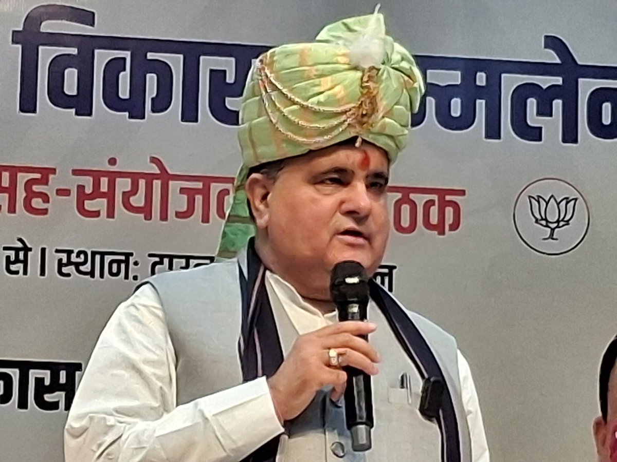 mahendrabhatbjp's tweet photo. आज भाजपा एनजीओ समन्वय एवं विकास सम्मेलन के अंतर्गत जिला संयोजकों एवं सह संयोजकों की बैठक में सहभागिता कर संगठन की भावी कार्ययोजना तथा समाज के विभिन्न क्षेत्रों में कार्यरत स्वयंसेवी संगठनों के साथ प्रभावी समन्वय को लेकर विस्तृत चर्चा की।

 जिला स्तर पर एनजीओ प्रकोष्ठ को और अधिक सक्रिय एवं प्रभावी बनाते हुए जनकल्याणकारी योजनाओं को अंतिम व्यक्ति तक पहुँचाने तथा सामाजिक सहभागिता को सशक्त बनाने के लिए सभी कार्यकर्ताओं से चर्चा की।