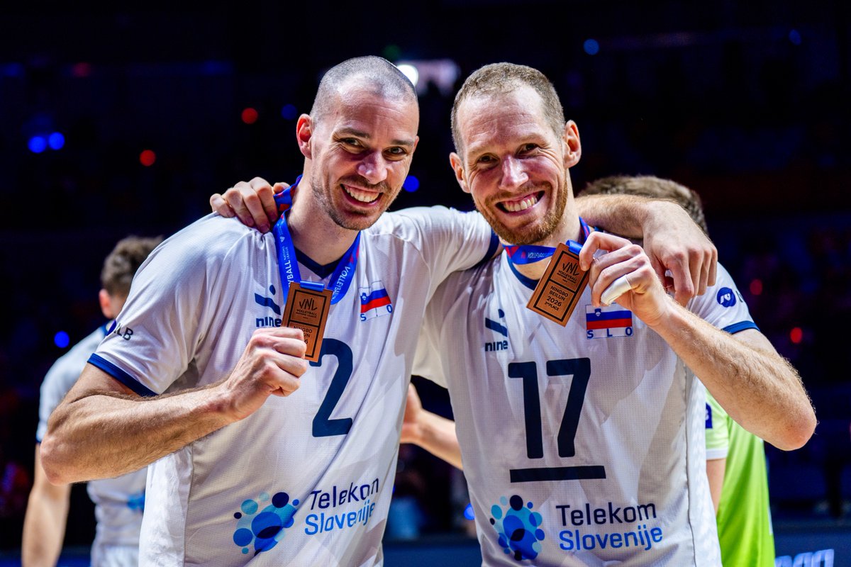 SloVolley's tweet photo. Ko sanje postanejo resničnost. Fantje, ponosni smo na vas!🔥🇸🇮💙

@TelekomSlo I #NLB https://t.co/K8QC9FJauj