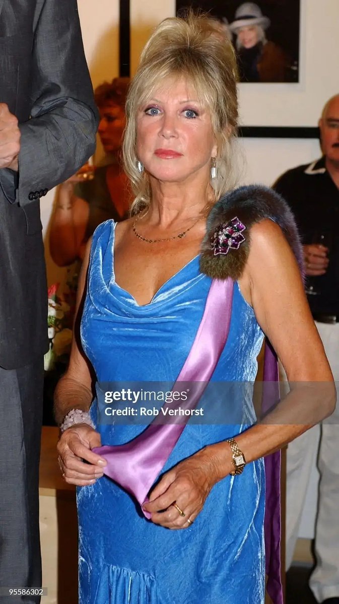 findtheture's tweet photo. Imagine a woman who is still so beautiful at 61. https://t.co/jBVwsNTAzP