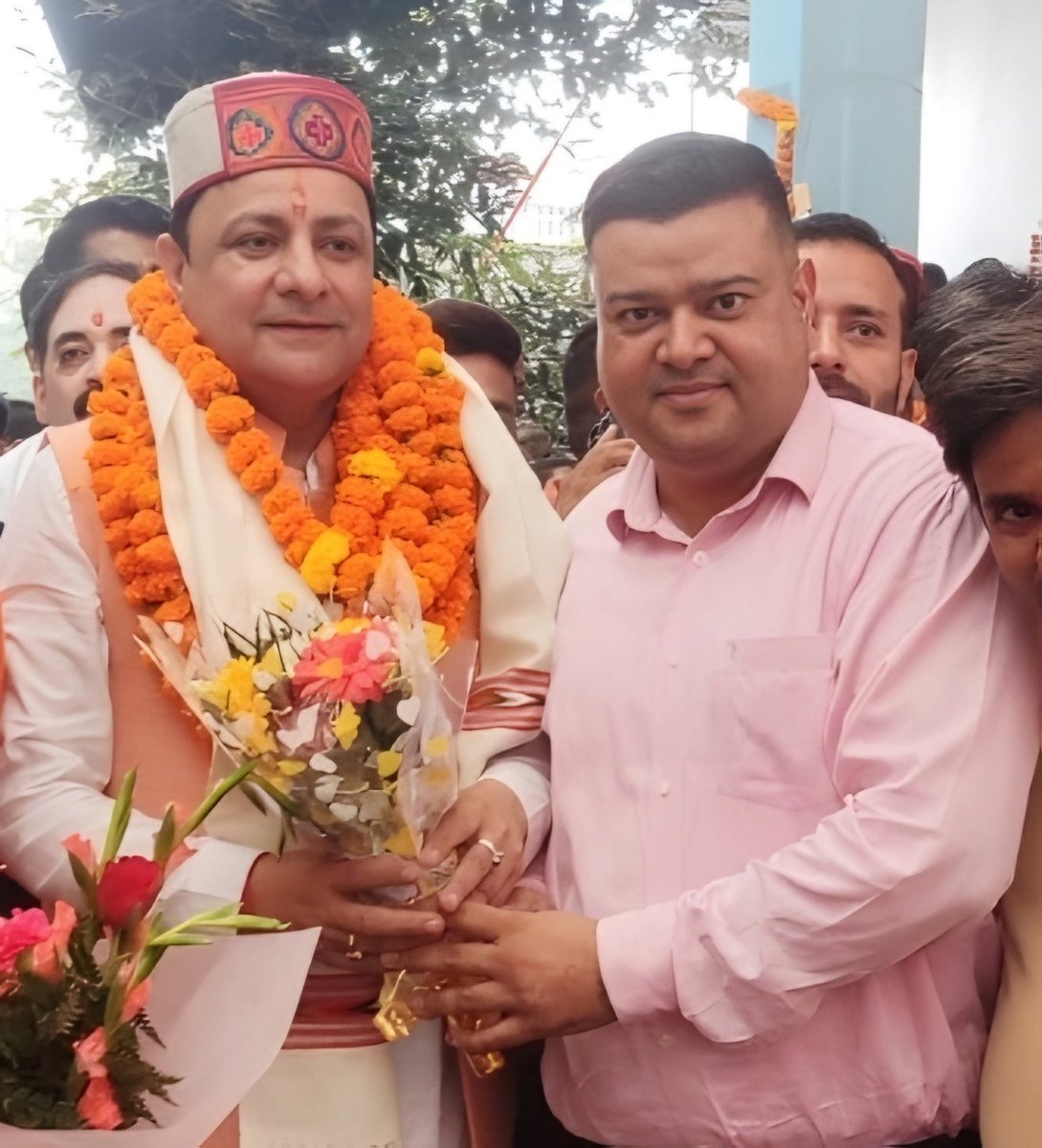 ipranav04's tweet photo. धर्मशाला से विधायक भाई Sudhir Shrama जी को उनके जन्मदिन के अवसर पर उनके निवास स्थान पर जाकर बधाई देते हुए। 
@sudhirhp https://t.co/fug6ooNYJk