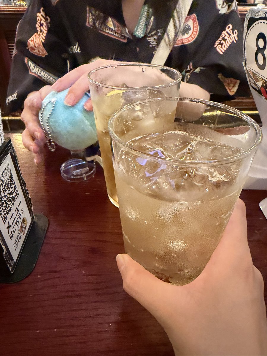 2tttta_84's tweet photo. HUBで二次会！！
HUBの日で酒安いぞ！！！ https://t.co/sTDO1V7HAW