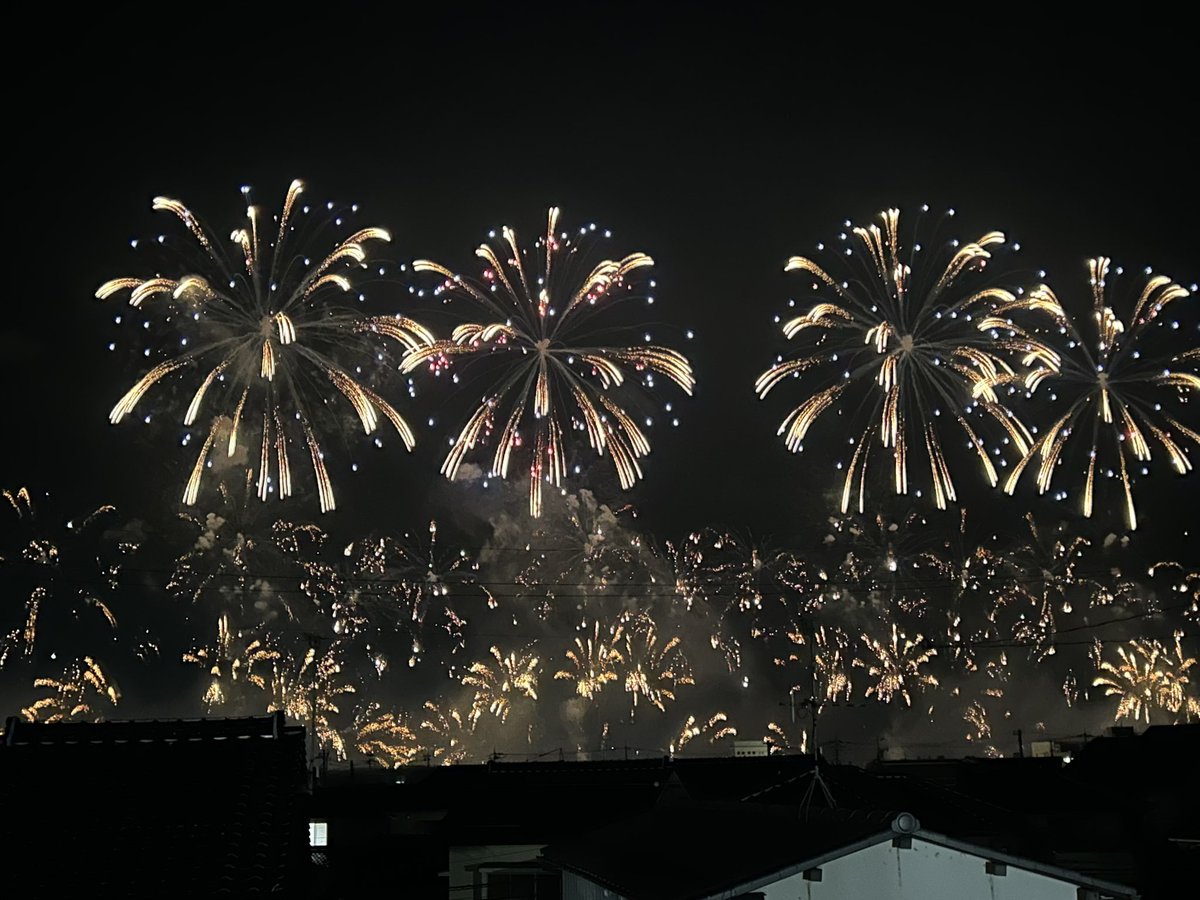 Ratton_124_'s tweet photo. 水郷祭最高でした。
アパートの踊り場で
お隣さんと御一緒しました( ˙꒳​˙  )
綺麗に撮れた方だと思う( ˙ᒡ̱˙   ®) https://t.co/enJ4uJHxnS