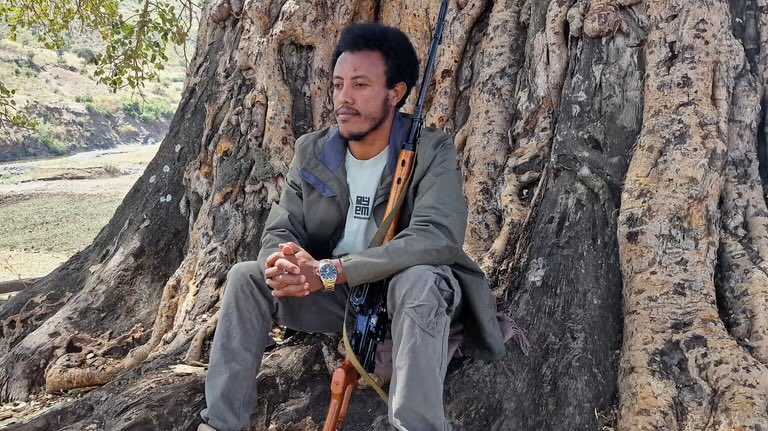 dagmawi_belay's tweet photo. ስለ እንቁው የፋኖ አርበኛ:-

አርበኛና ጠበቃ አስረስ ማረ ዳምጤ ለአማራ ህዝብ at the right time the right place የተገኘ ግሩም ድንቅ ልጅ ነው::   አስረስ ማረ የሚሰጣቸው ትንተናዎች እጅግ በጣም የጠለቁ ሎጂካልና ምክንያታዊ ስለሆኑ 24/7 ቢያወራ ቢተነትን የማይሰለች ሰው ነው:: አፋብን በዚህ ሊኮራ ይገባዋል:: የአማራ ህዝብ እንደ አስረስ ያሉ ብዙ ሊቀ ጠበብት ልጆች አፍርቷል:: አስረስ ማረ by trade የህግ ሰው ነው:: ባህር ዳር ዪኒቨርሰቲ ህግ አስተማሪ እንደነበር ይታወቃል:: የትንተናዎቹ የሎጂኮቹ ብስለት ከትምህርት ብቻ ሳይሆን በተፈጥሮም ያገኘው ስለሆነ ከሚሰጣቸው ብስለት የተሞላበት ትንተና መረዳት ይቻላል:: ጠበቃ በድሮ ስሙ ነገረ ፈጅ ይባላል.., አስረስ ማረ ነገሮችን በሎጂክ ተንትኖ ሲፈጃቸው መስማት እንዴት ደስ ይላል:: የፋኖ ሰራዊት በዚህ ልጅ ልትኮራ ይገባሀል ፋኖ ብቻ ሳይሆን መላው የአማራ ህዝብ በዚህ ደስ ይበልህ:: ያንተ ድምፅ በተገቢውና ብቃት ባለው ሰው ሲስተጋባ ይህ ትልቅ እድል ነው... አስረስ ማረ የአማራ ህዝብ ከፍ ሲልም የኢትዮጵያ ሀብት ነው:: በዚህ አጋጣሚ አስረስን በርታ ከእንቅፋት ይጠብቅህ ለማለት እወዳለሁ:: መሪዎቻችንን ማመስገን ይልመድብን... ሎሎች እንቁ አርበኞችንም ወደፊት እየጠቀስን እናመሰግናቸዋለን::